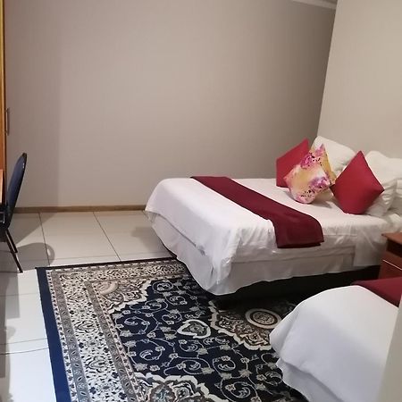 Royal Lodge Witbank Esterno foto