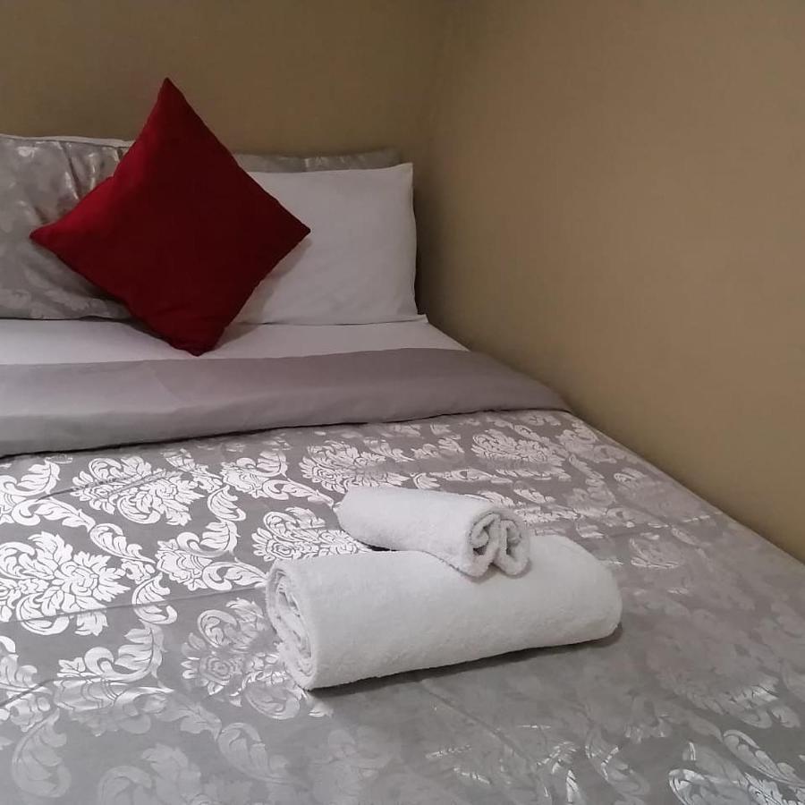 Royal Lodge Witbank Esterno foto